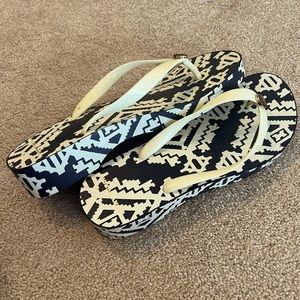 Tory Burch navy/cream wedge sandal size 11 like new RARE GEO pattern!